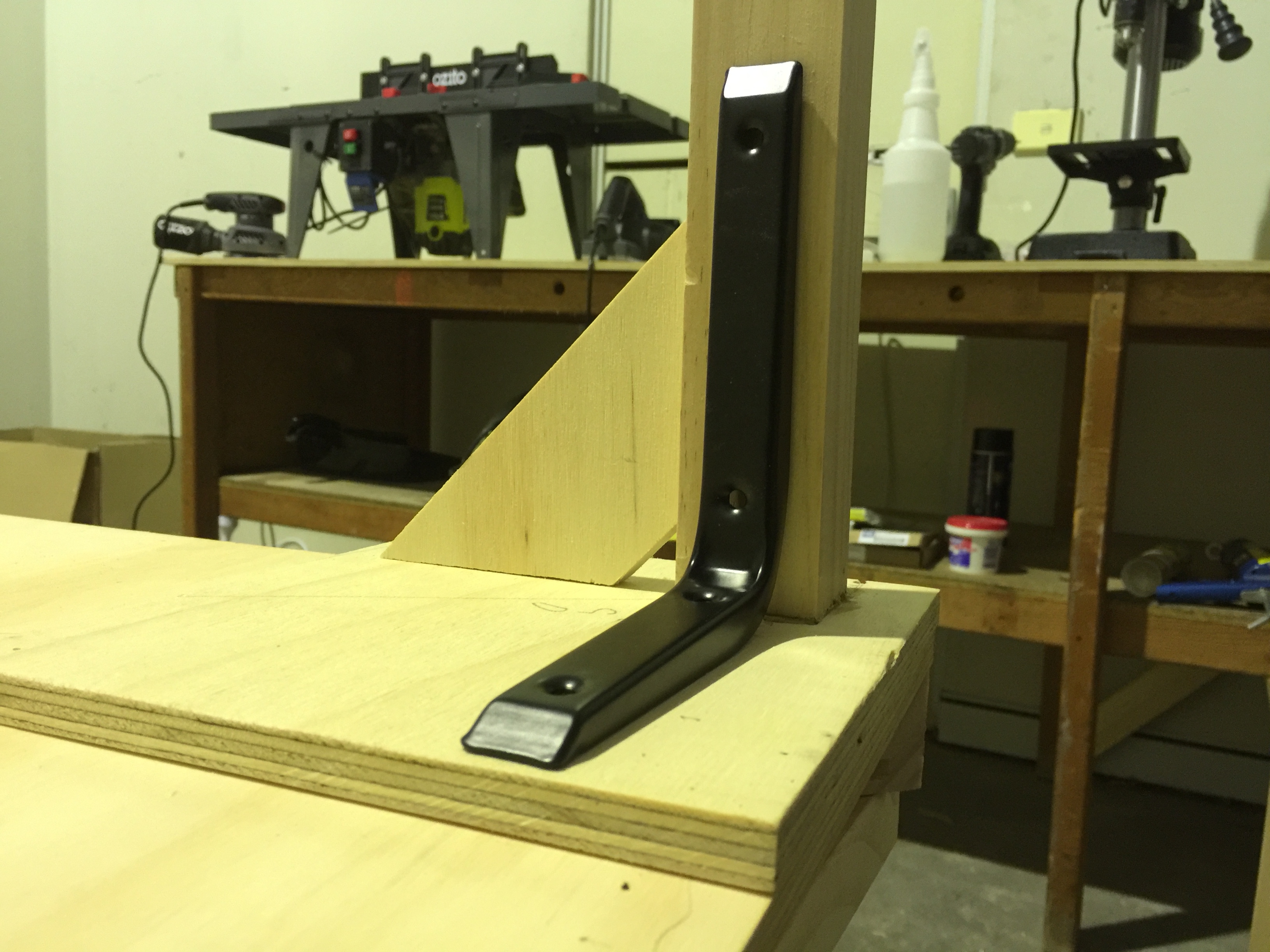 infinity-mirror-fitting-the-legs