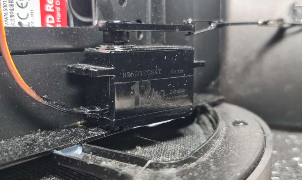 the front servo mounted to the pc case