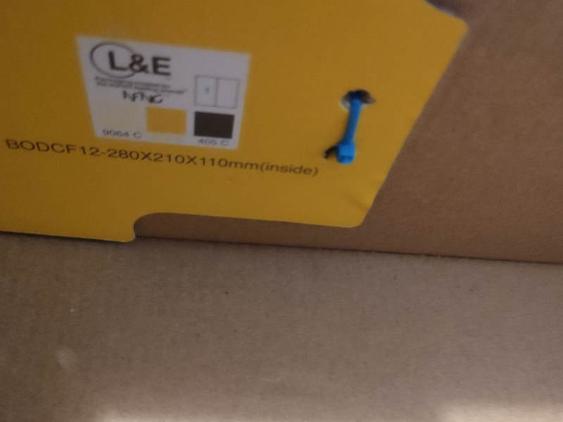 Securing the side flaps Securing the side flaps using cable ties