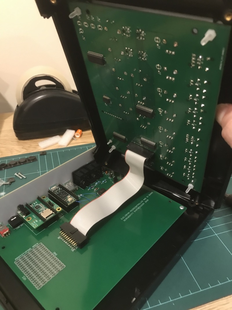 The interconnect attached to the lower and upper boards