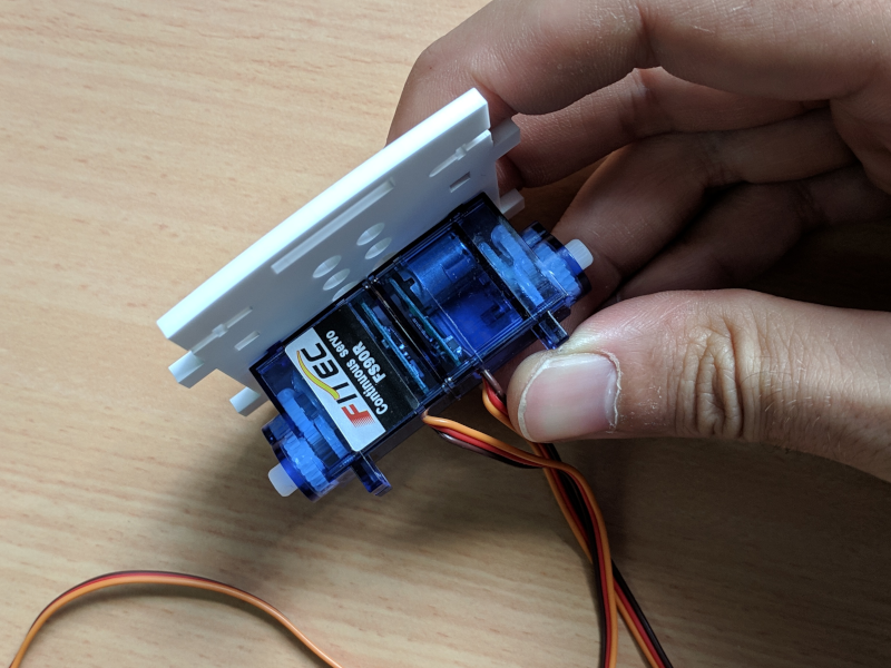 Move-mini-assembly-guide-servo-snap Servos being snapped into the base plate