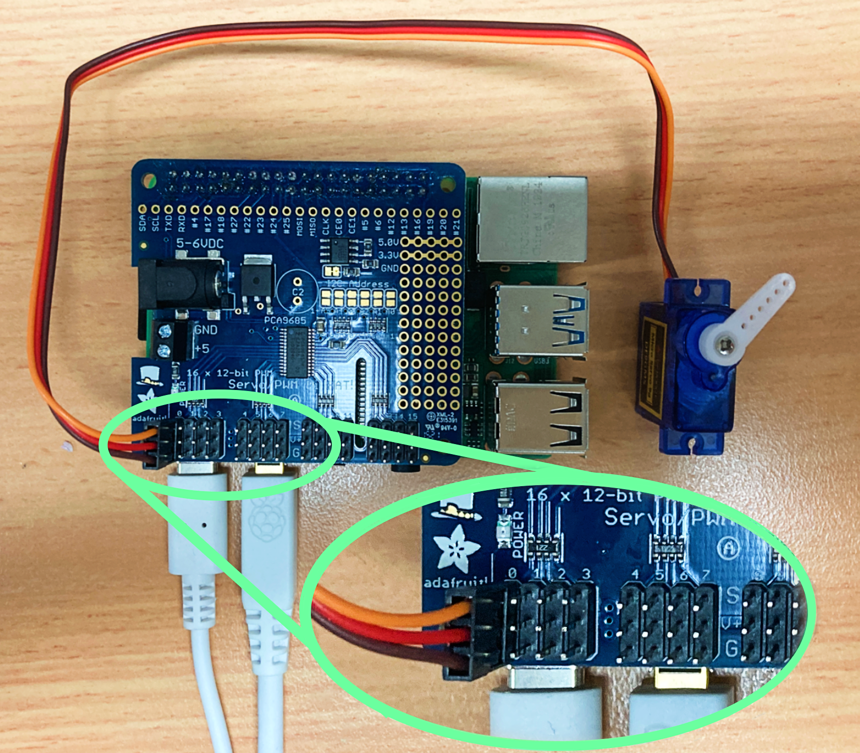 Showing a single Servo connected perfectly in port 0 Showing a single Servo connected perfectly in port 0