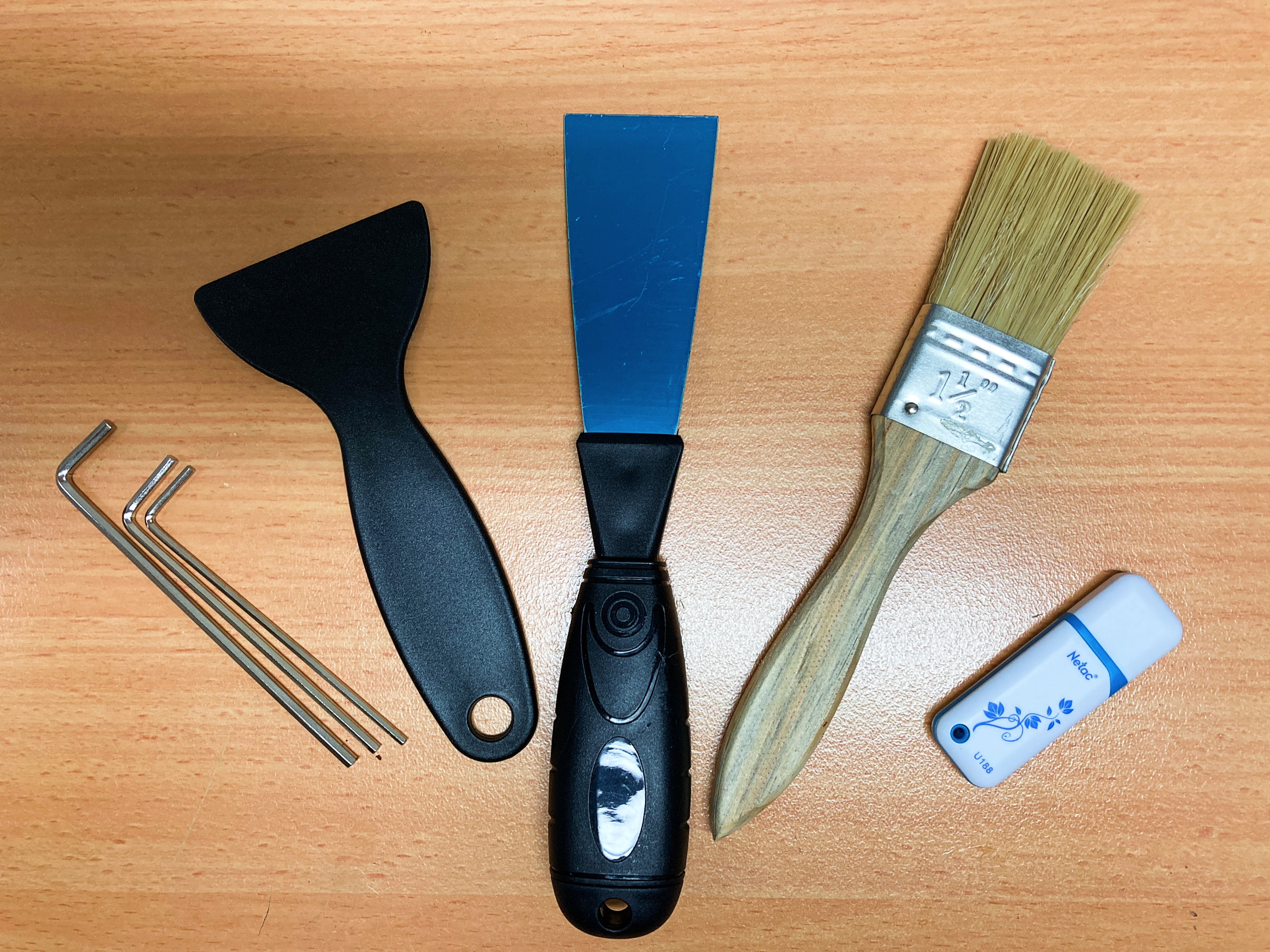 Some of the Tools that come with the printer Some of the Tools that come with the printer